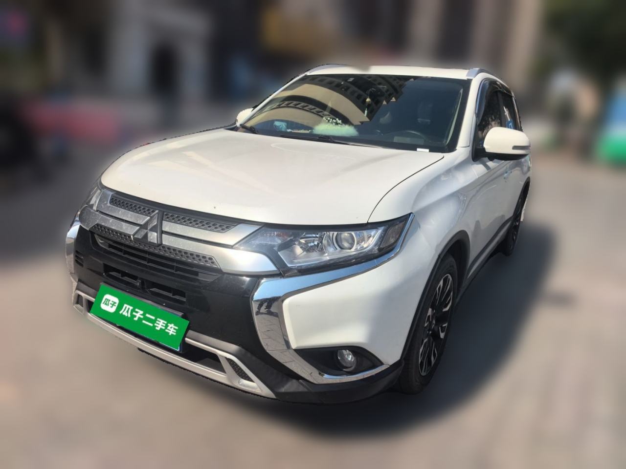 Mitsubishi Outlander - фото 0