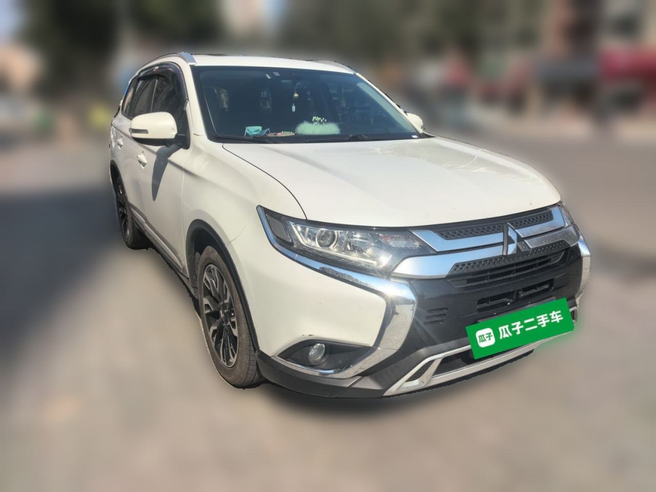 Mitsubishi Outlander - фото 2