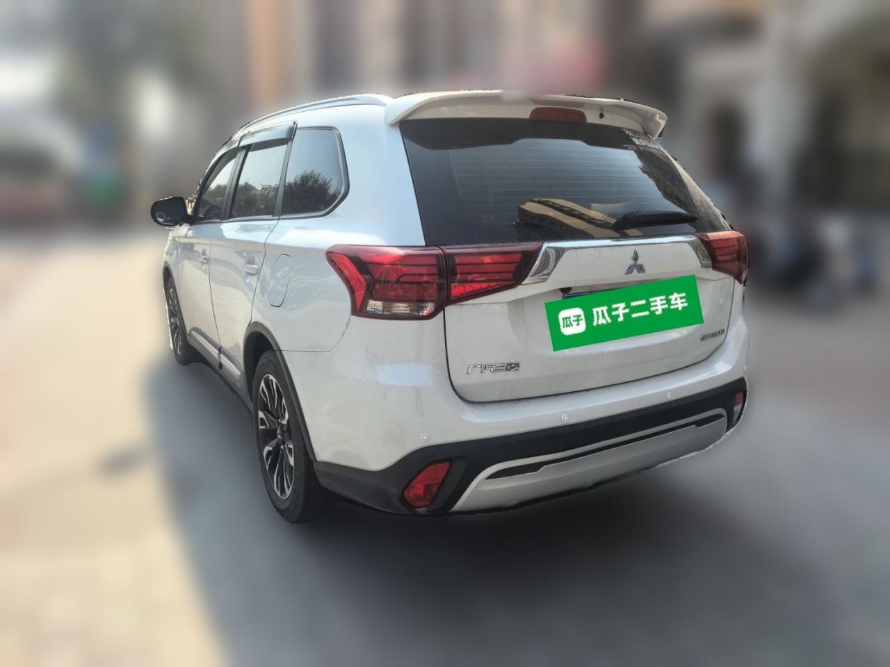 Mitsubishi Outlander - фото 3