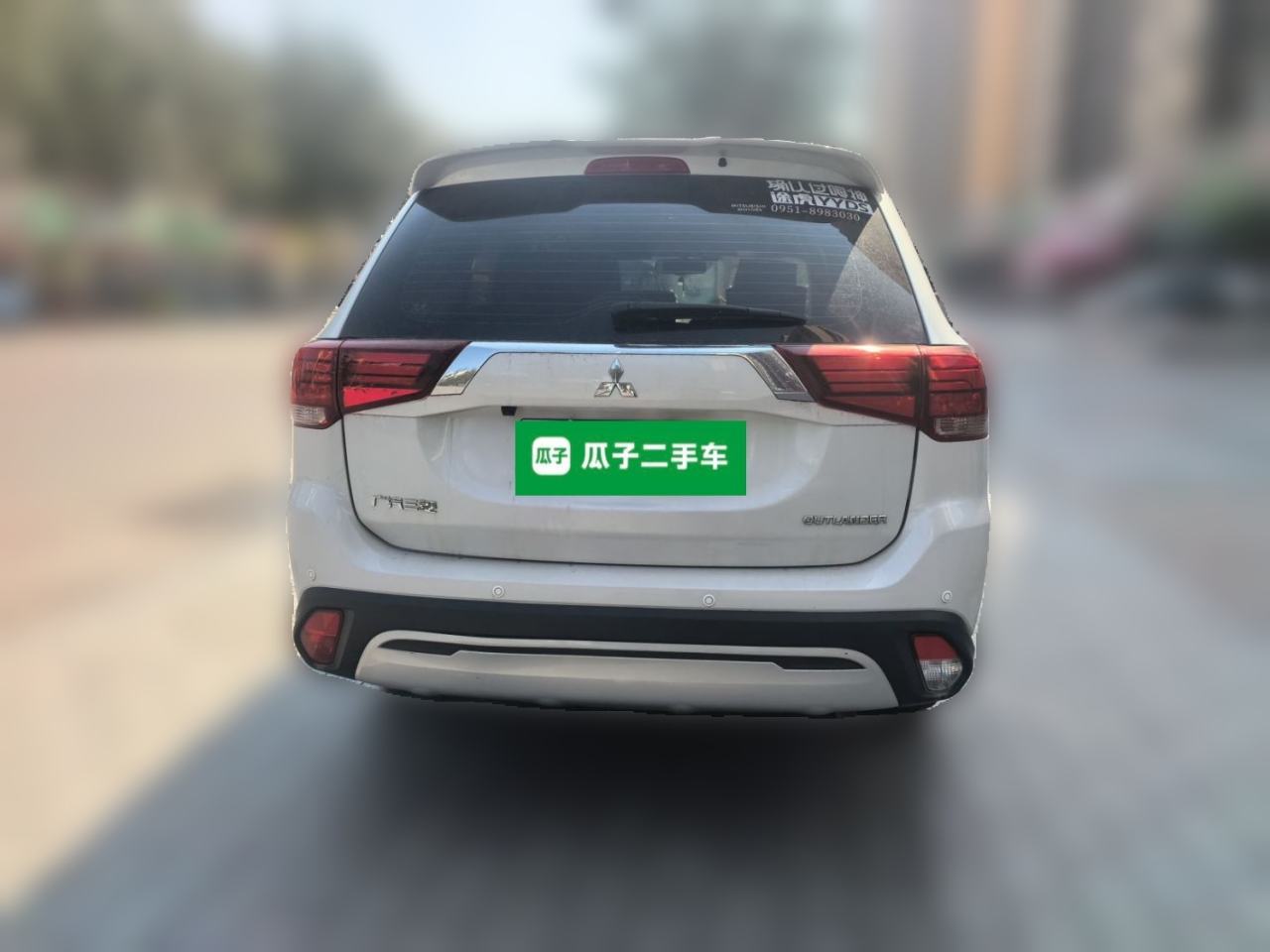 Mitsubishi Outlander - фото 4