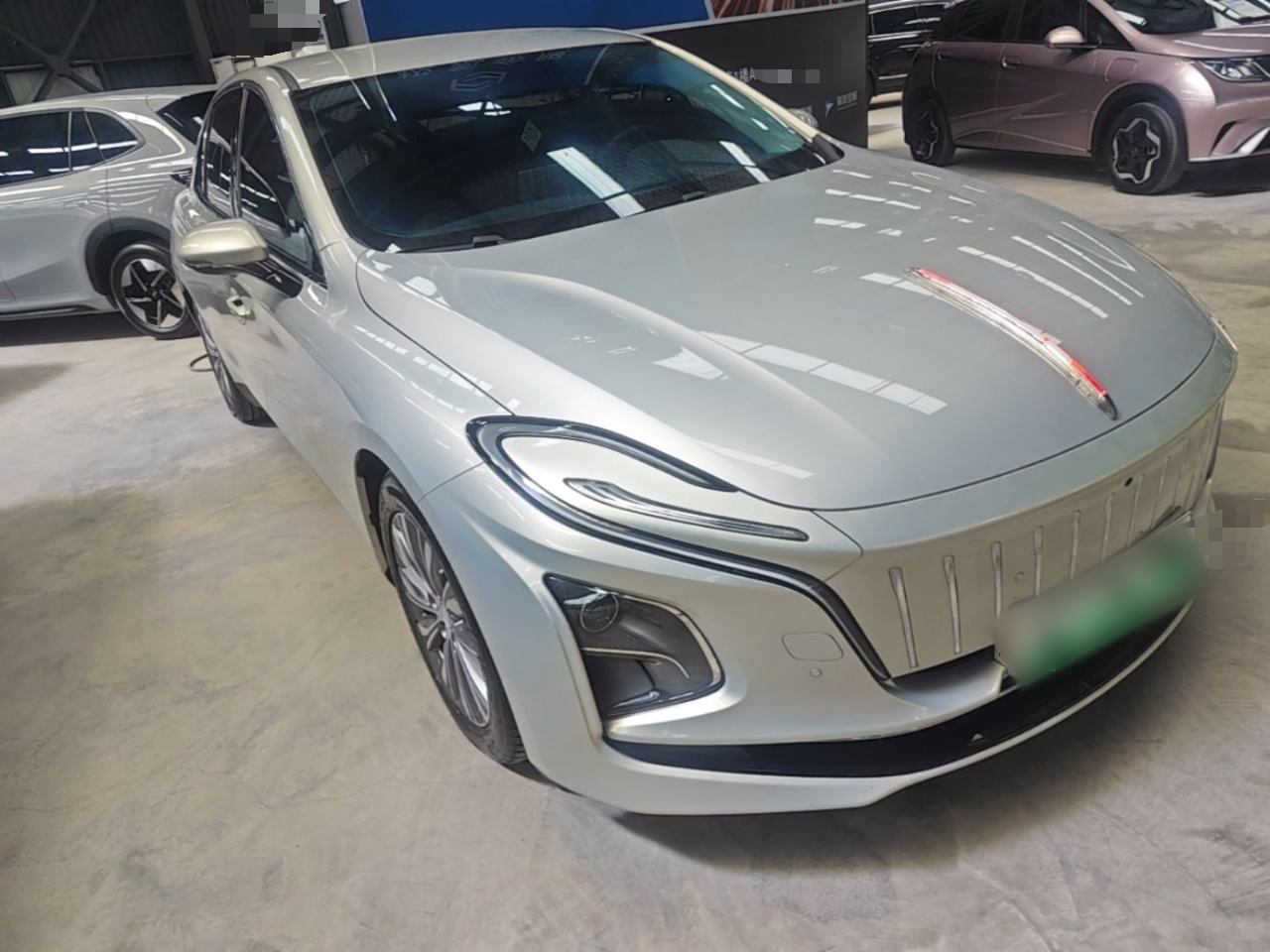 Hongqi E-QM5 - фото 2