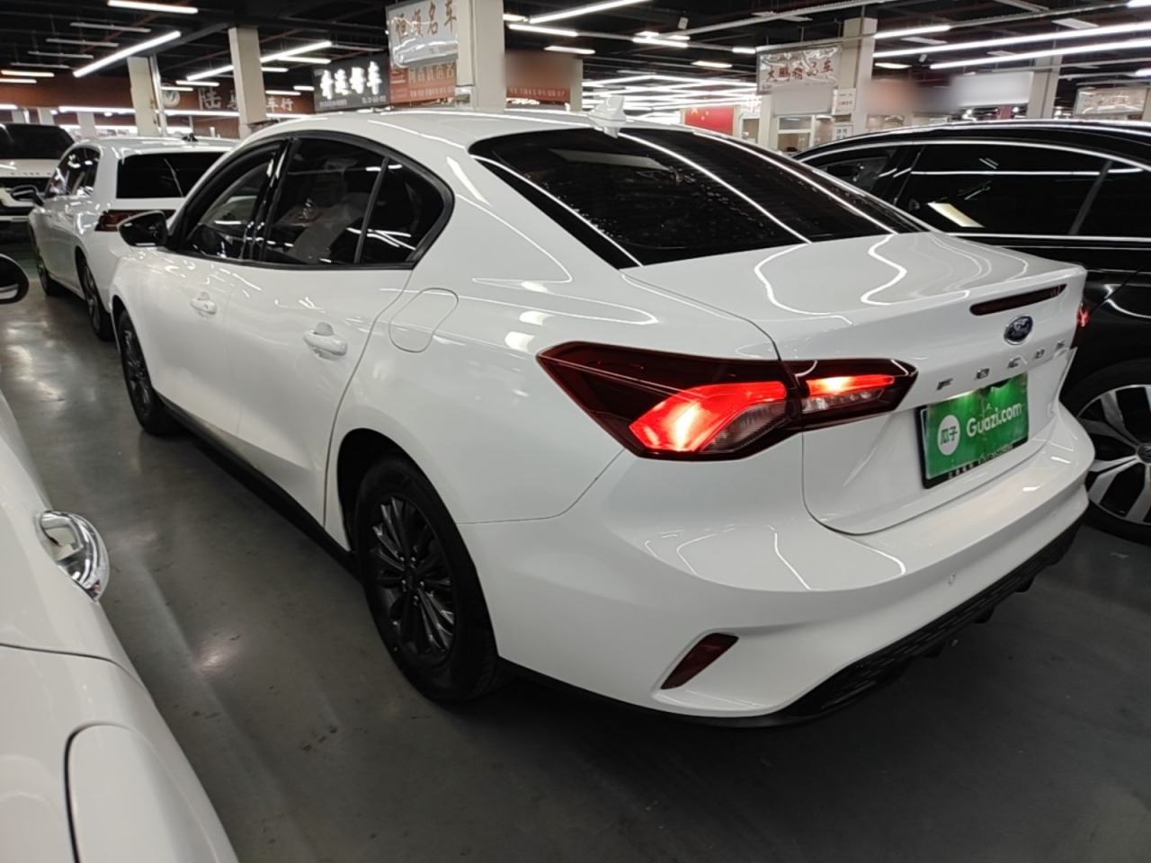 Ford Focus - фото 3