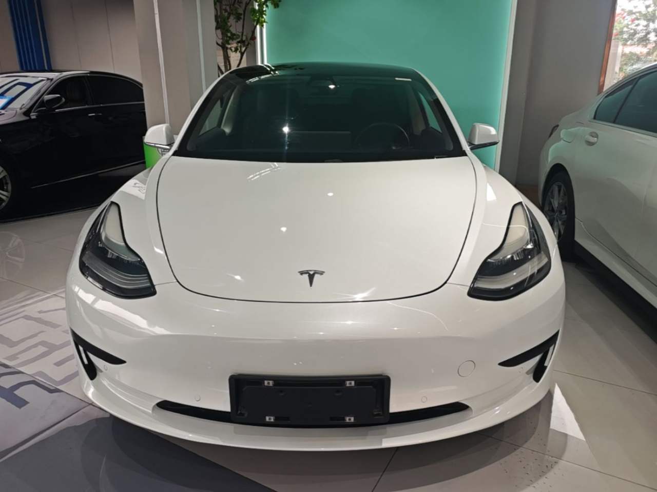 Tesla Model 3 (Import) - фото 1