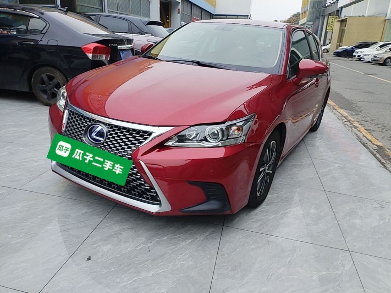Lexus CT - фото 0