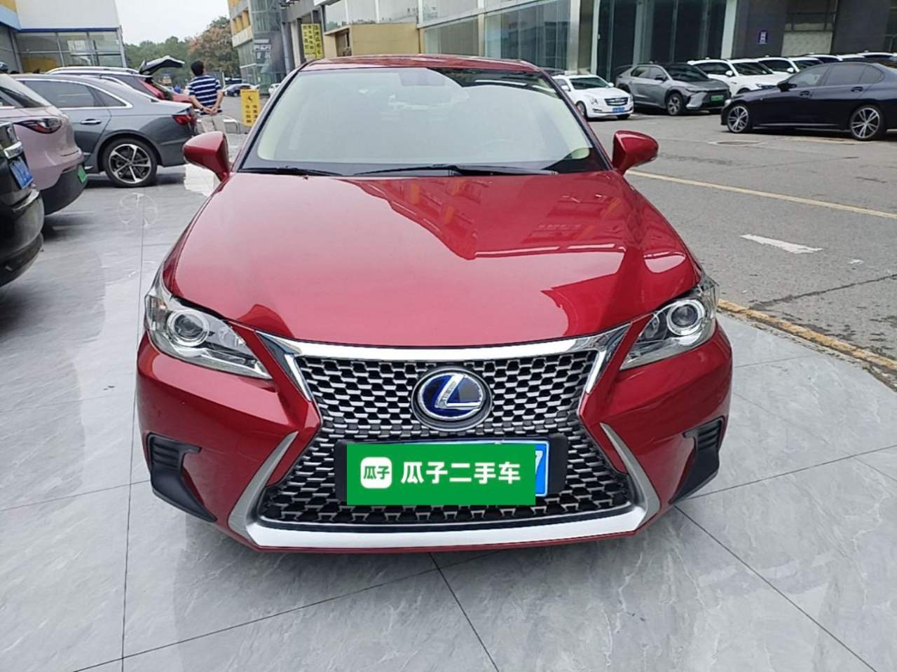 Lexus CT - фото 1