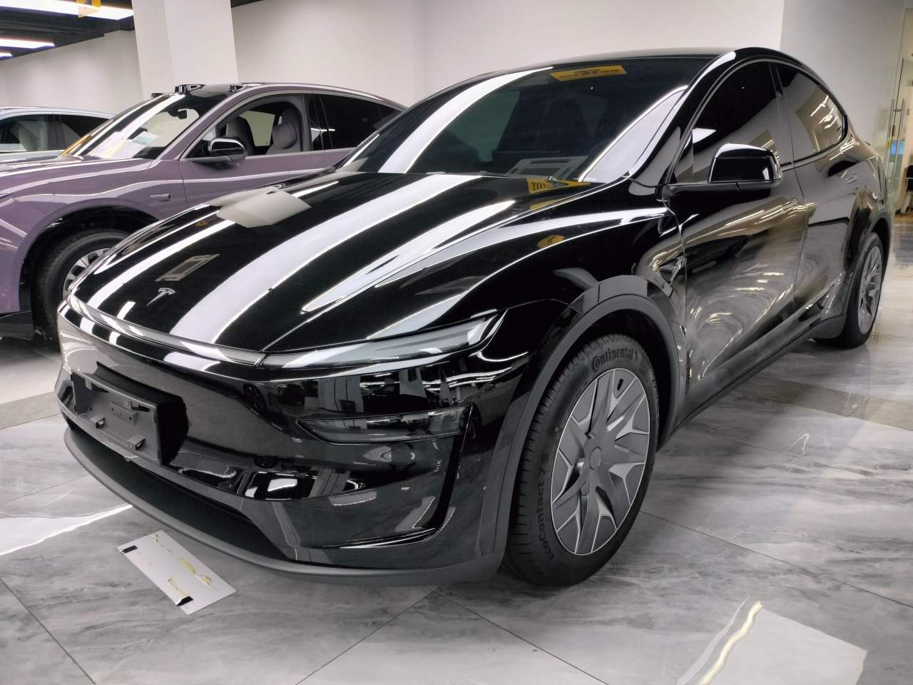 Tesla Model Y L - фото 0