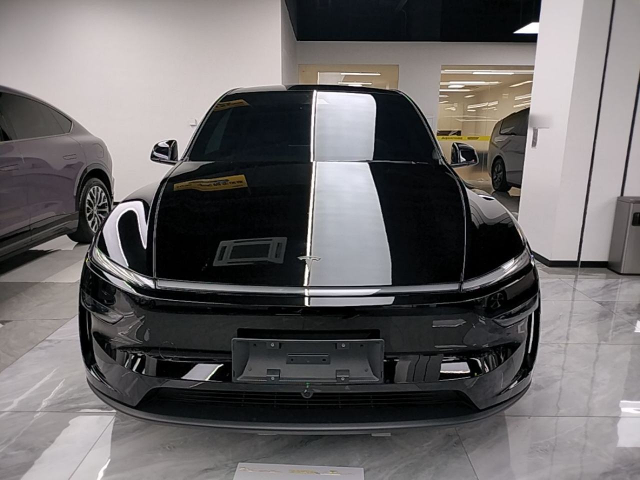 Tesla Model Y L - фото 1
