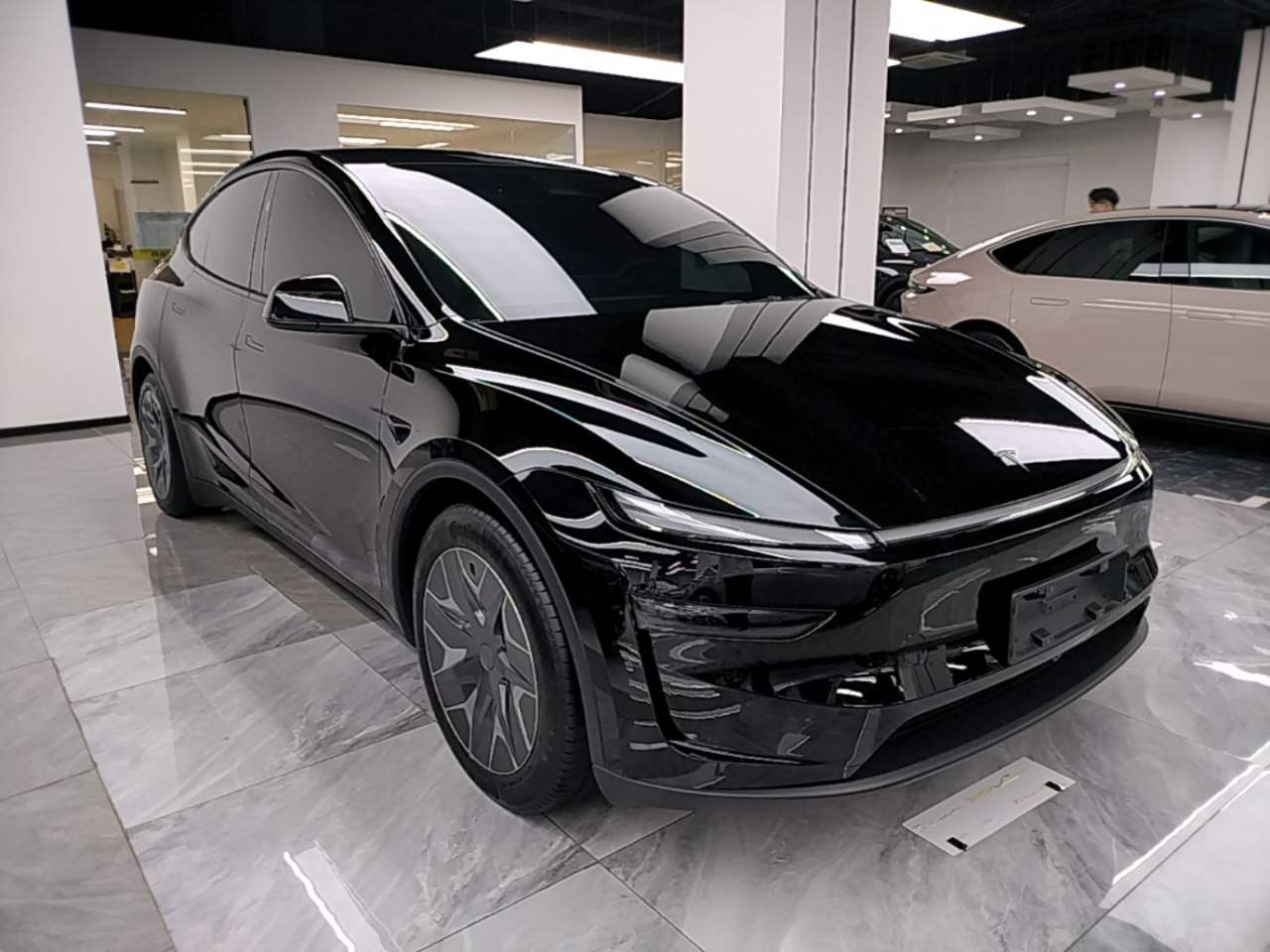 Tesla Model Y L - фото 2