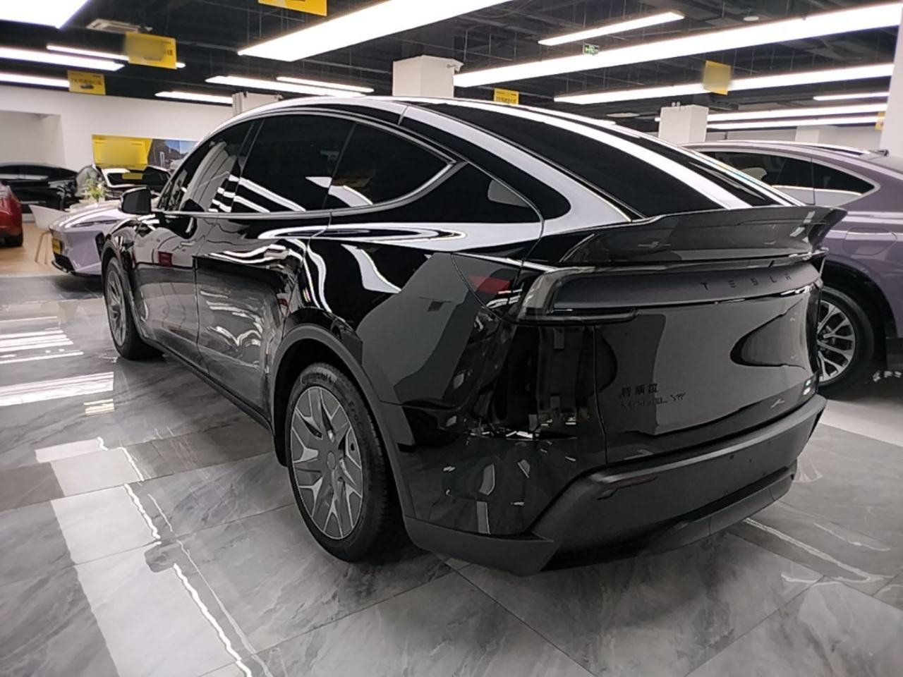 Tesla Model Y L - фото 3