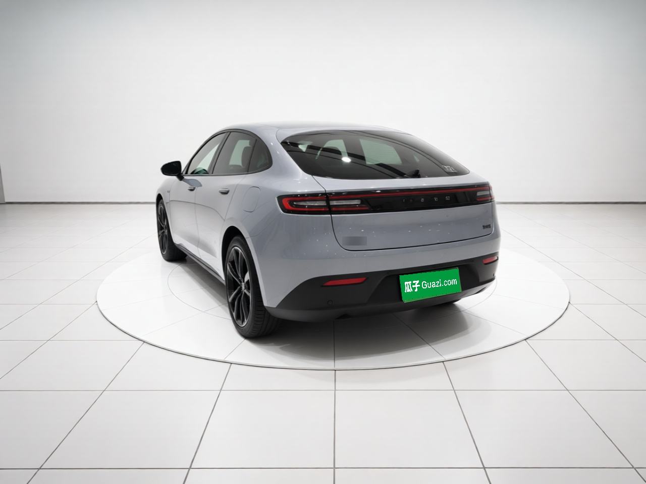 AITO M5 - фото 3
