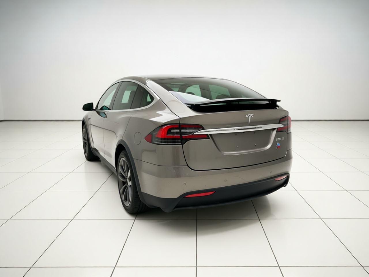 Tesla Model X - фото 3