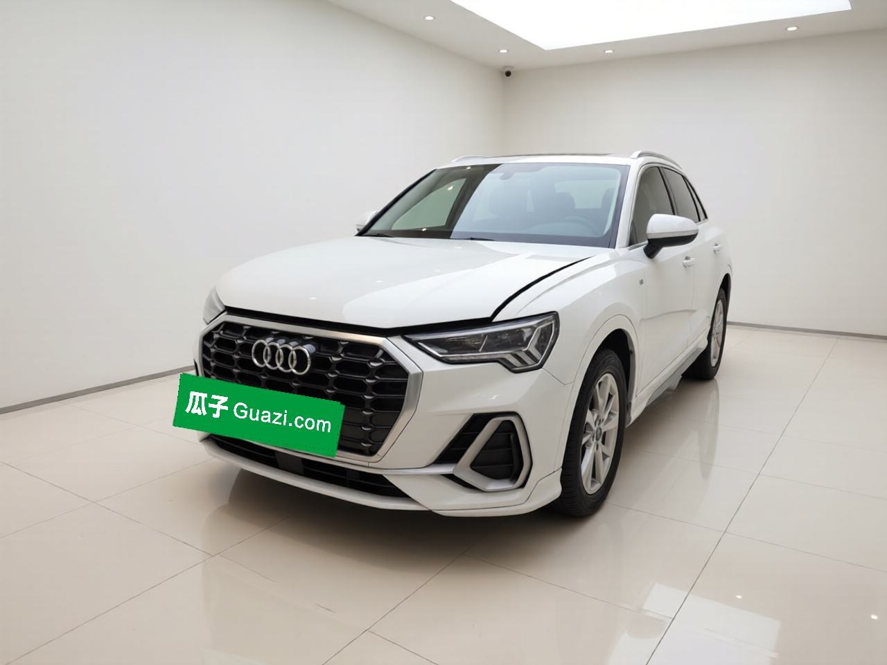 Audi Q3 - фото 0