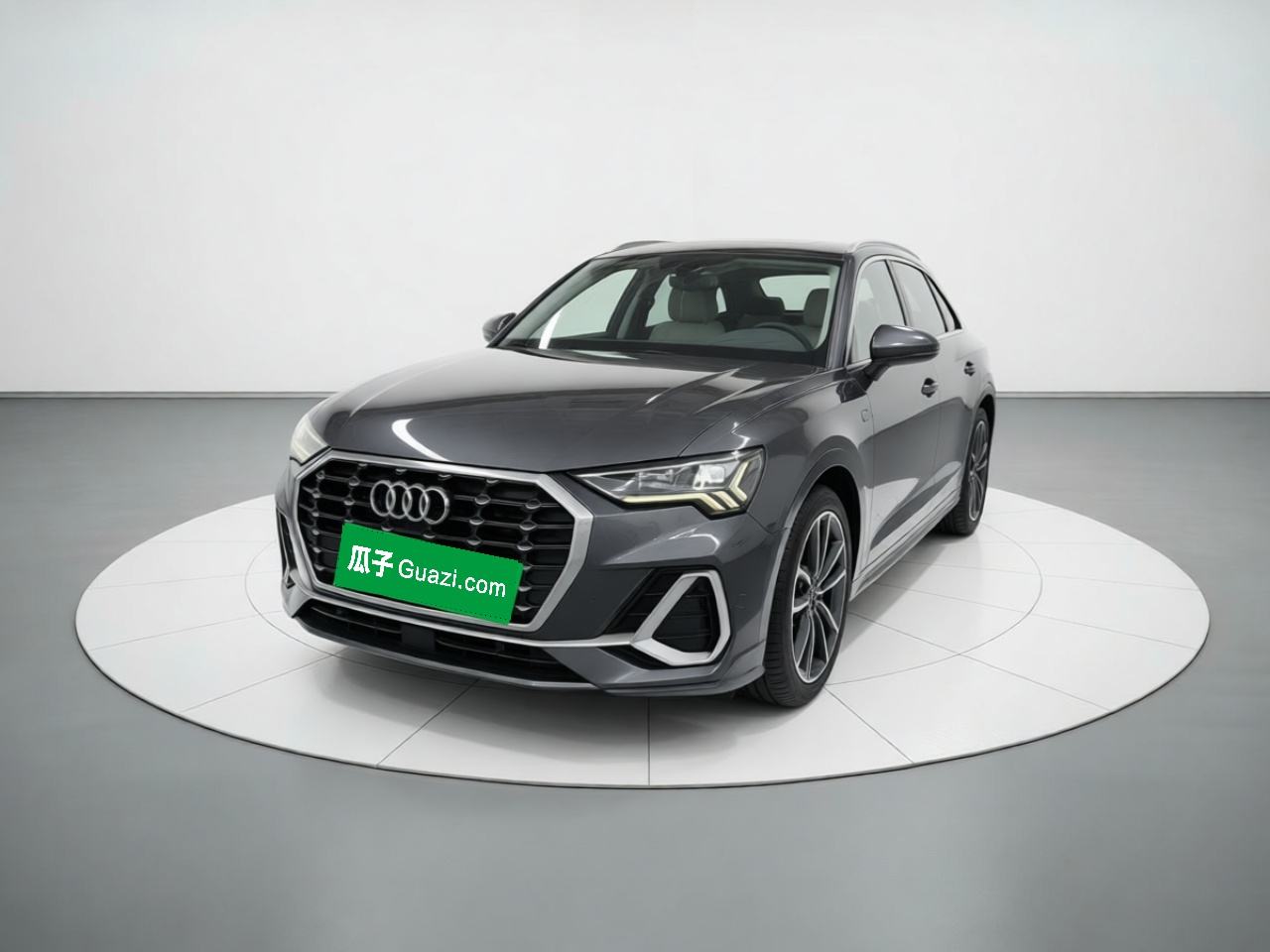 Audi Q3 - фото 0
