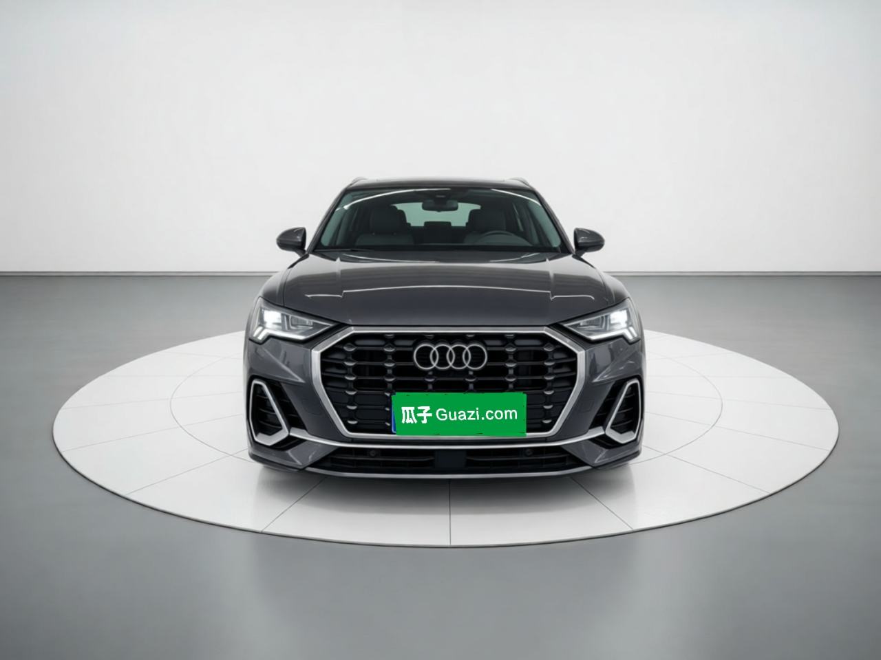 Audi Q3 - фото 1