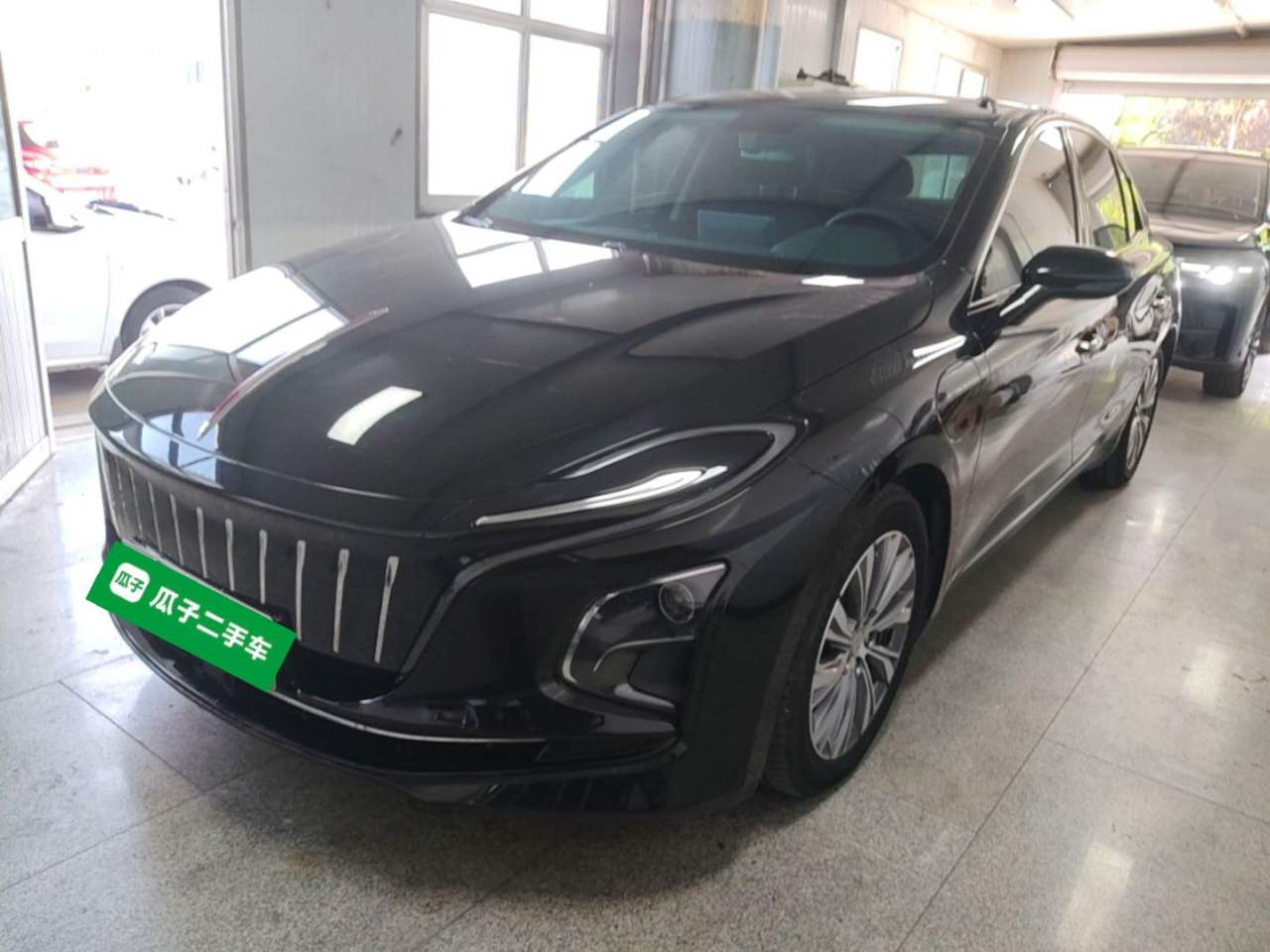 Hongqi E-QM5 - фото 0