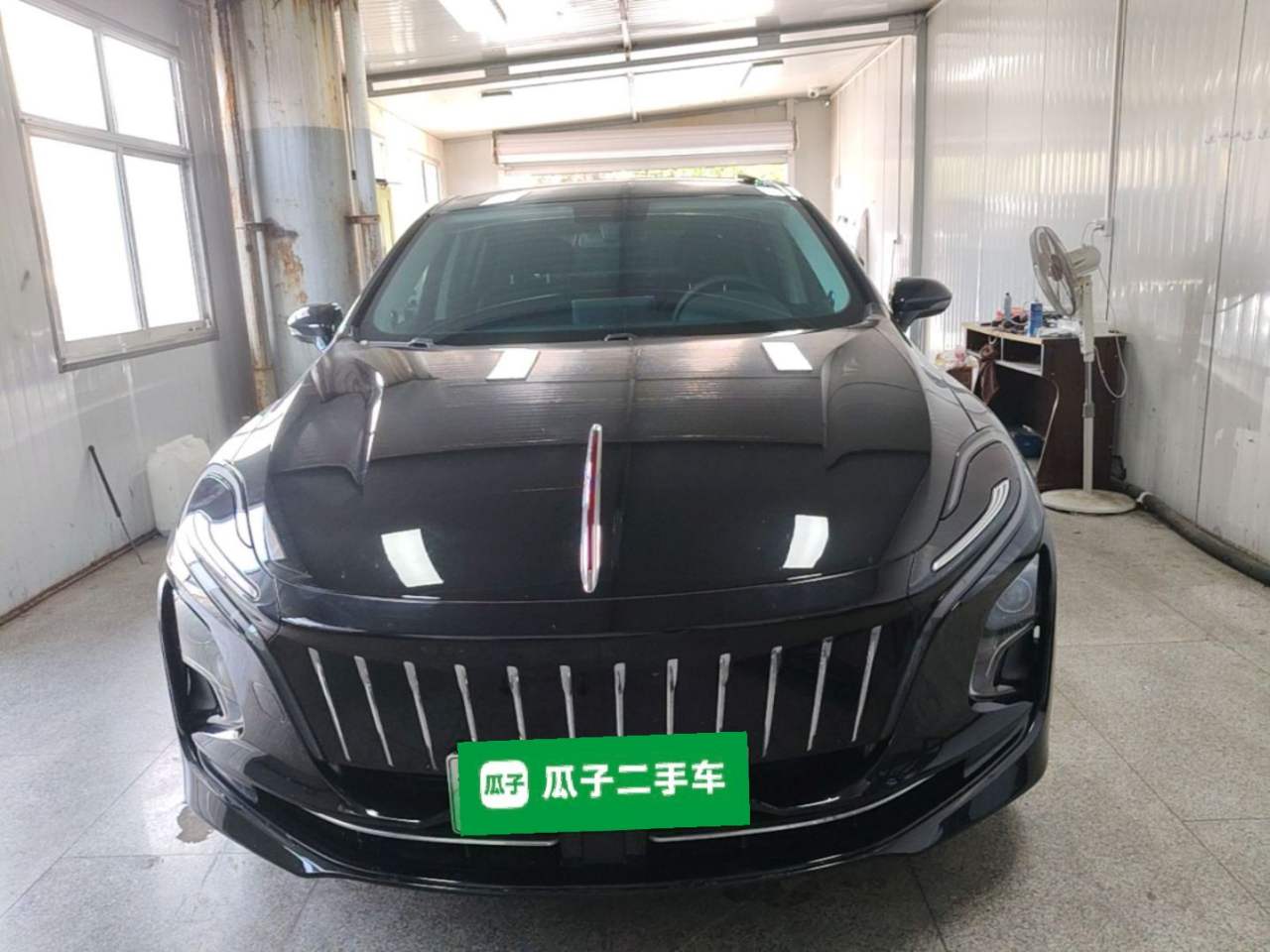Hongqi E-QM5 - фото 1