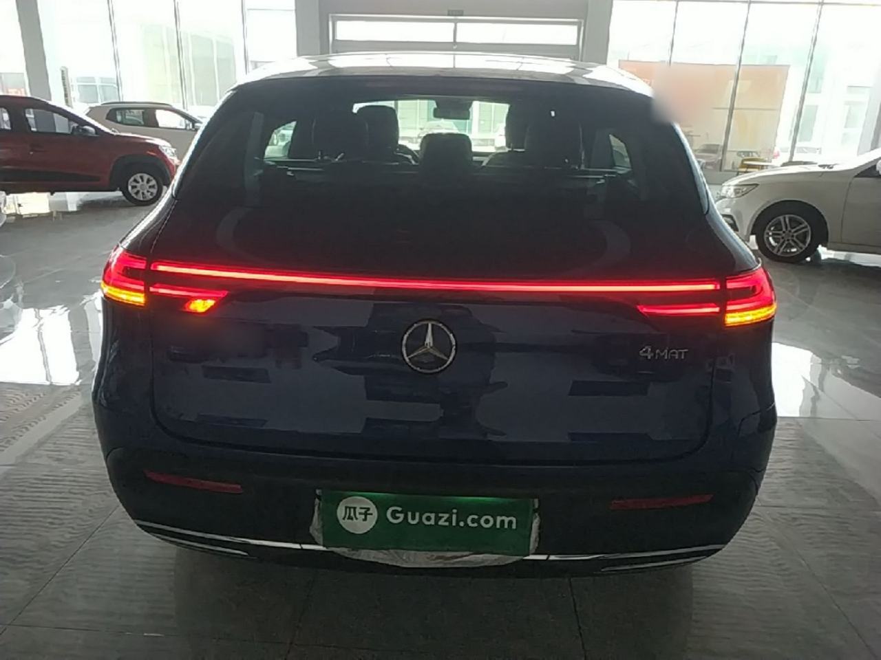 Mercedes-Benz EQC - фото 4