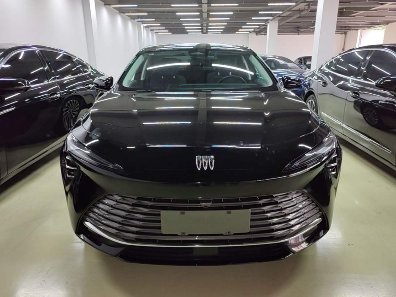 Buick LaCrosse - фото 1