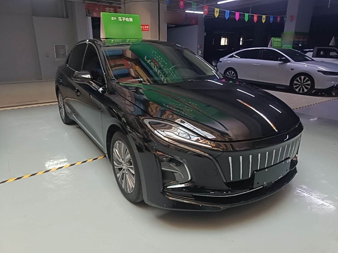 Hongqi E-QM5 - фото 2