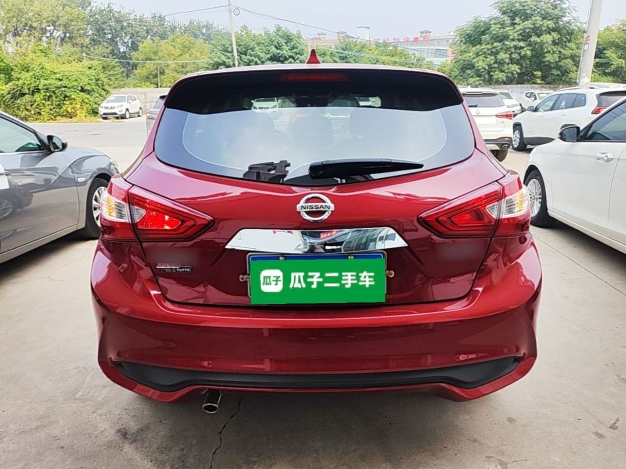 Nissan Tiida - фото 4