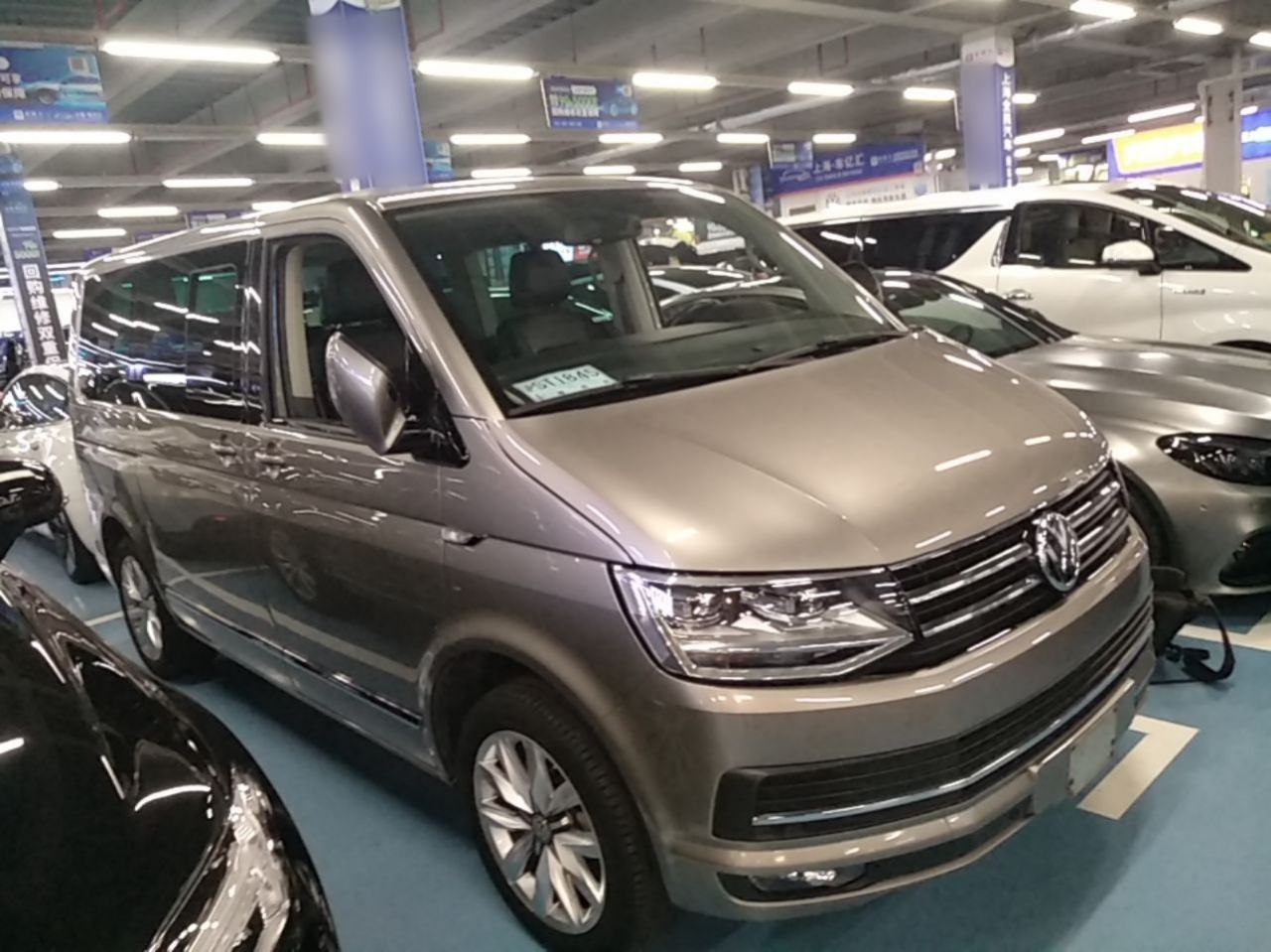 Volkswagen Multivan - фото 4