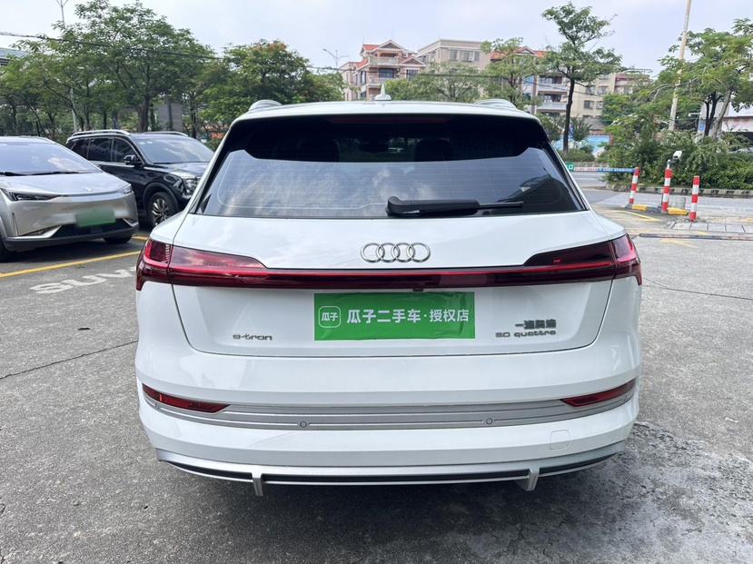 Audi e-tron - фото 2