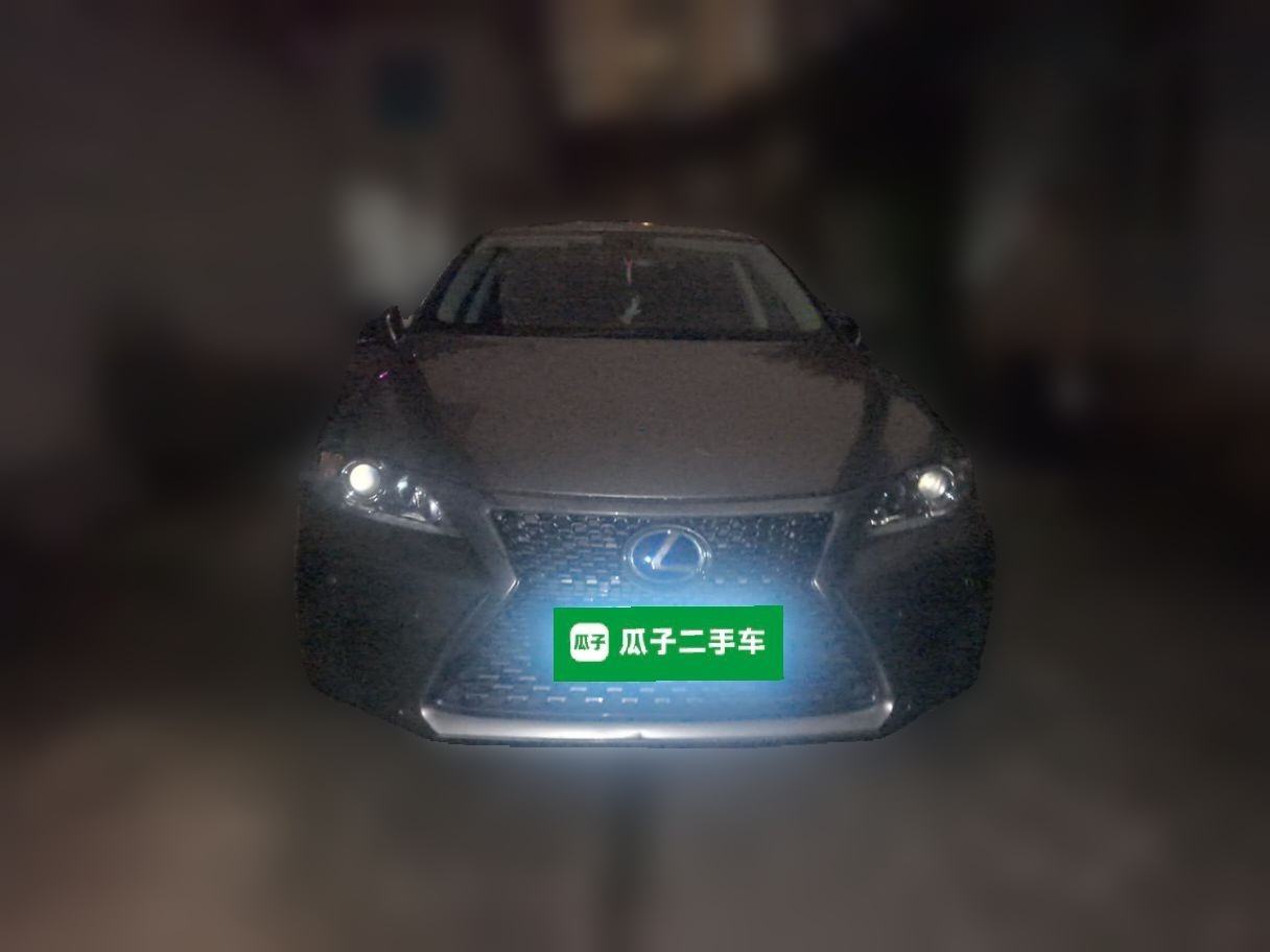 Lexus CT - фото 1