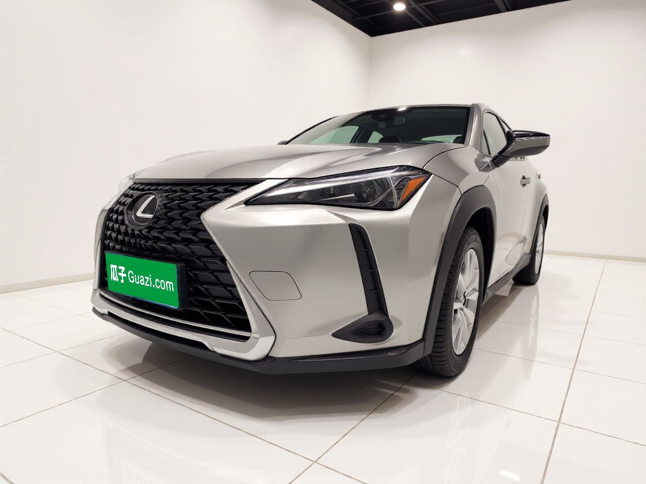 Lexus UX - фото 0