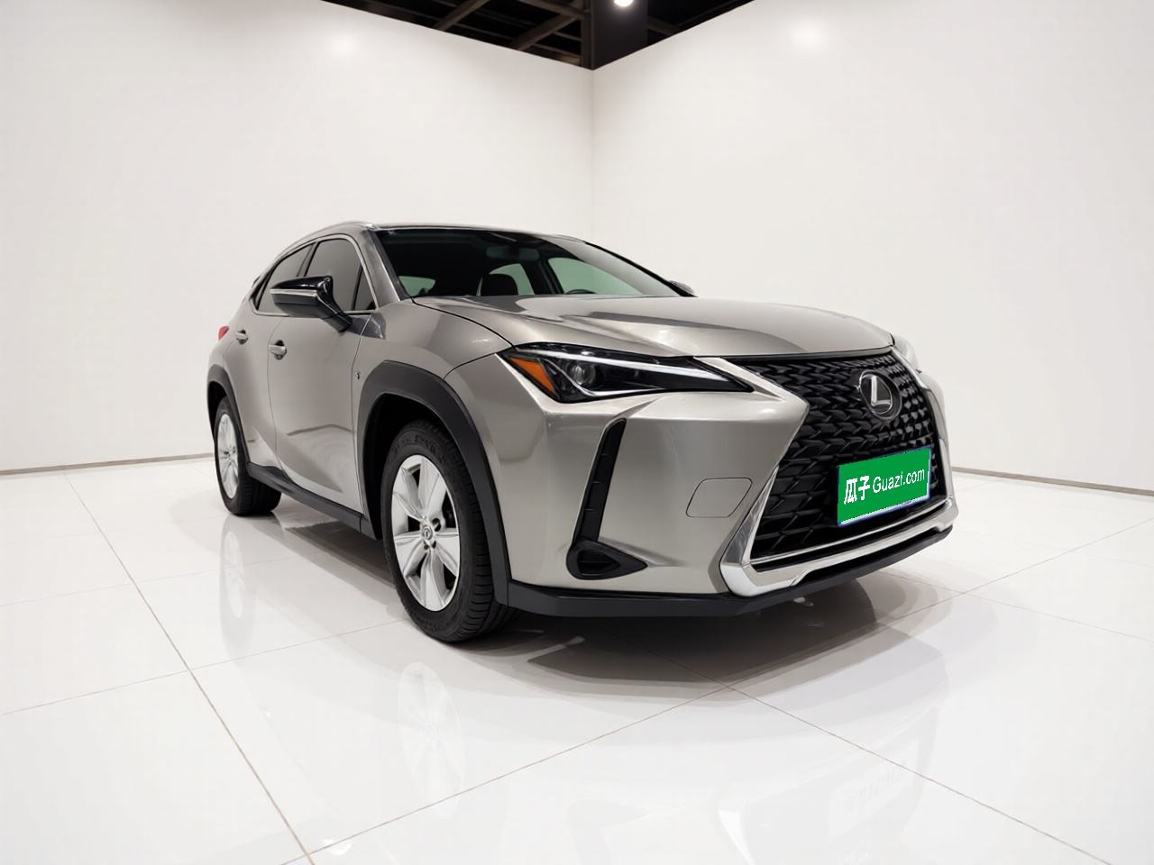 Lexus UX - фото 2