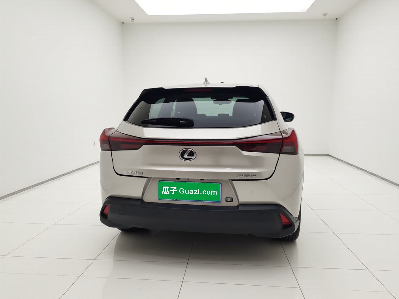 Lexus UX - фото 4