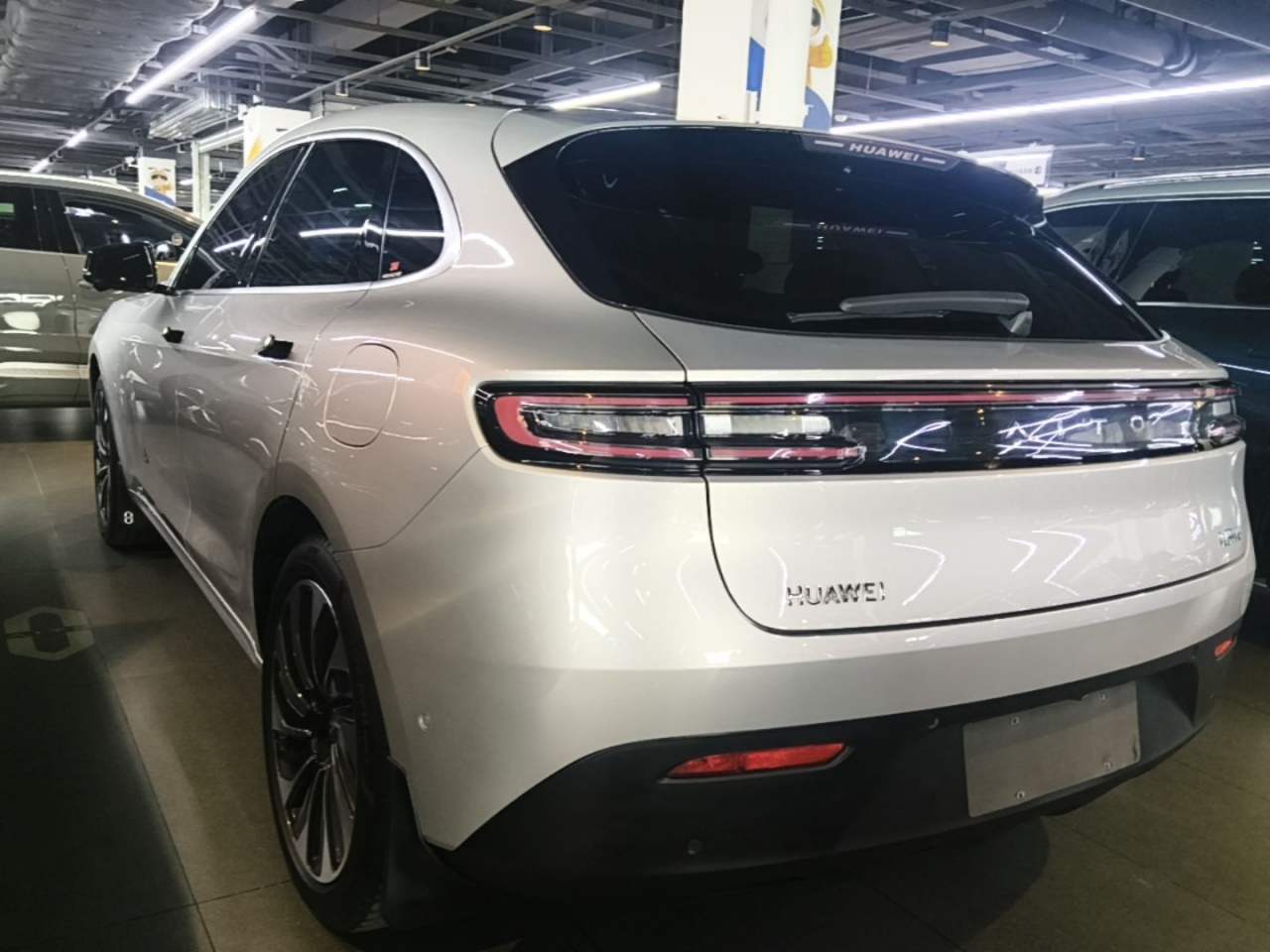 AITO M5 - фото 3