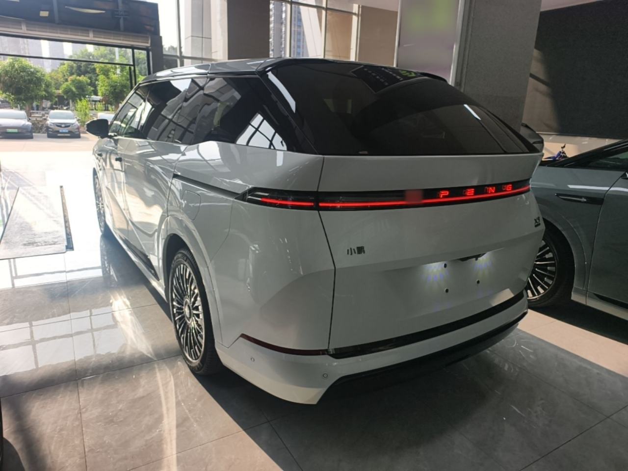 XPeng X9 - фото 3