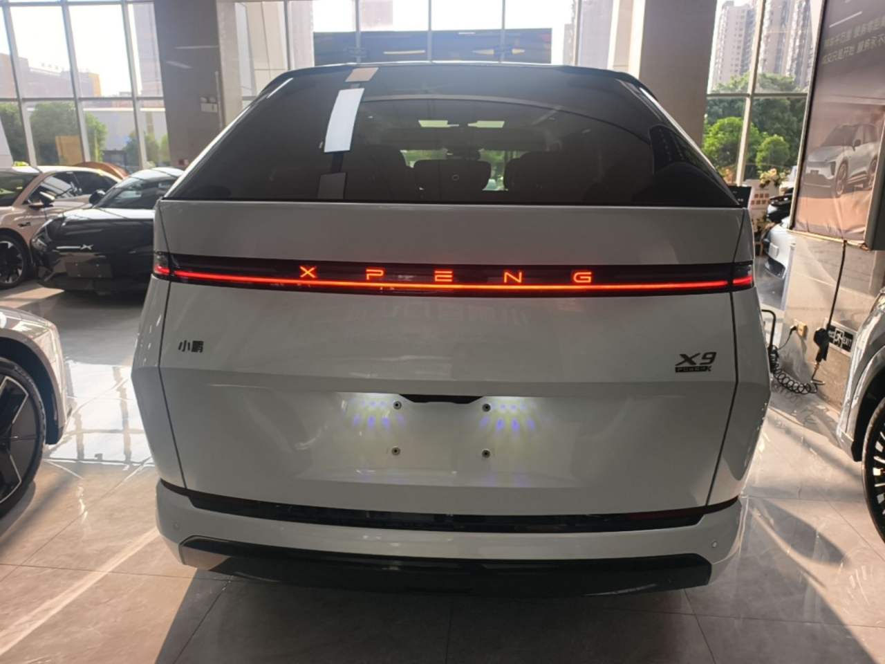 XPeng X9 - фото 4