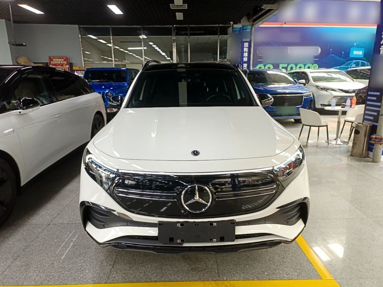 Mercedes-Benz EQB - фото 1