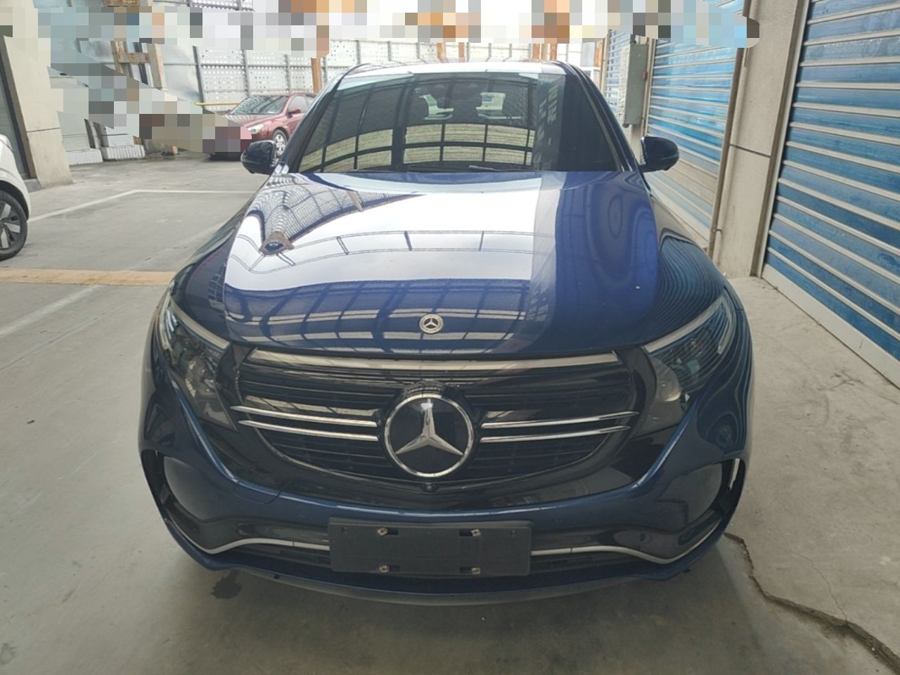 Mercedes-Benz EQC - фото 1