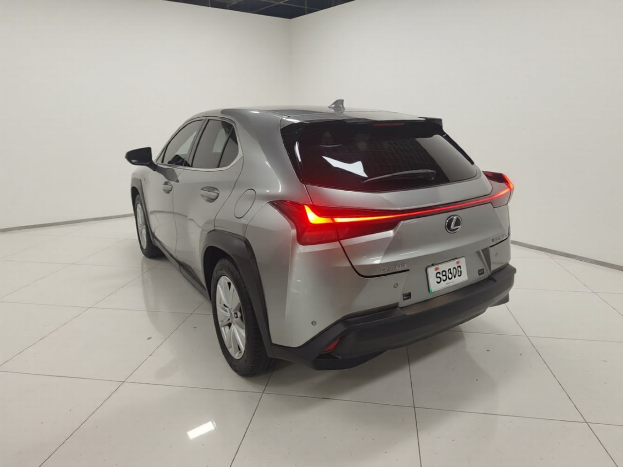 Lexus UX - фото 3