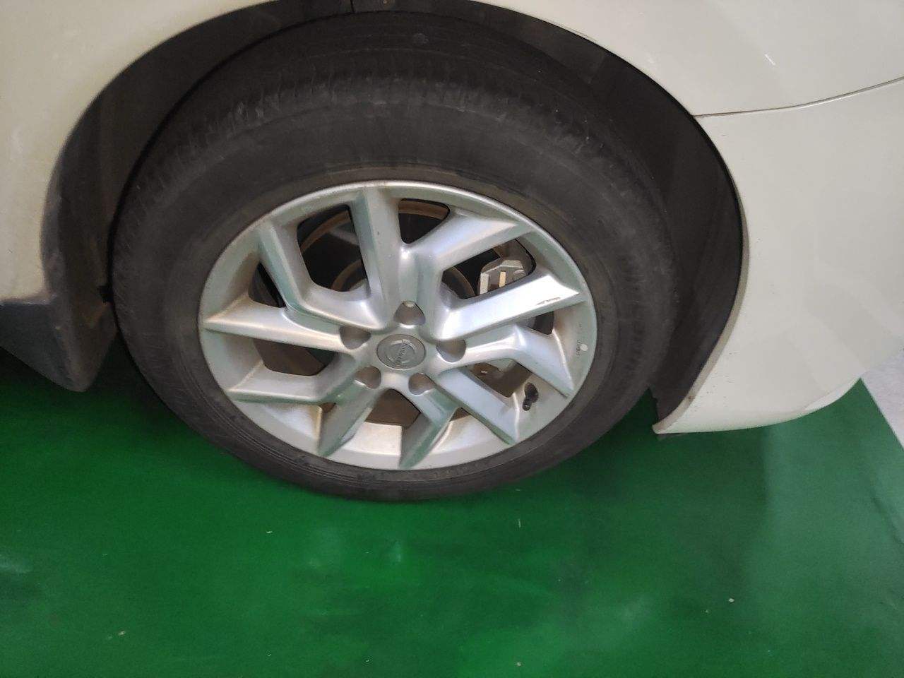 Nissan Tiida - фото 4