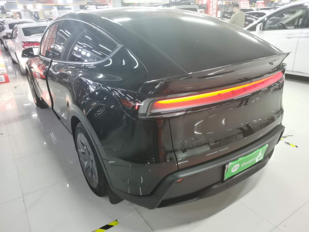 Tesla Model Y L - фото 3