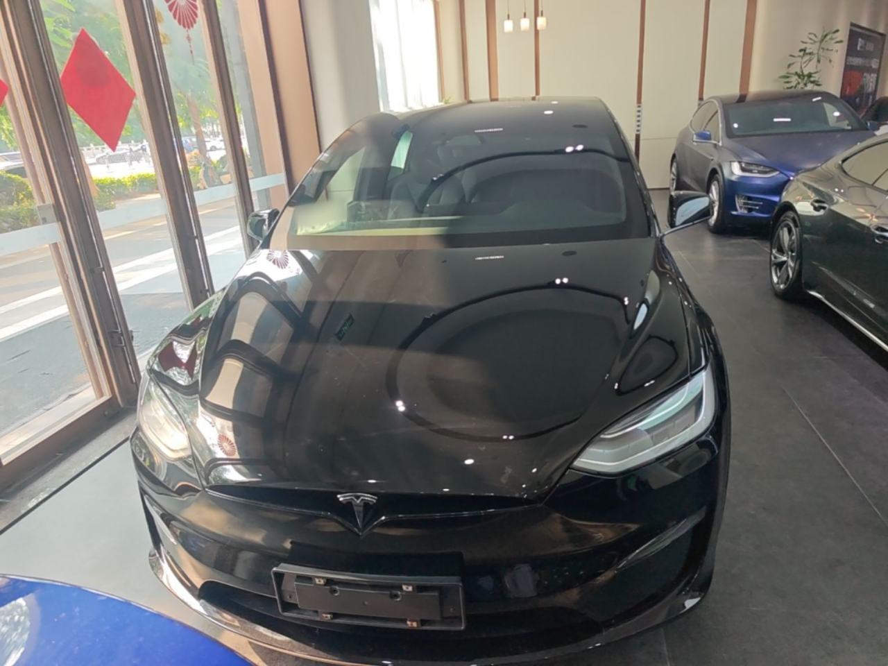Tesla Model X - фото 1