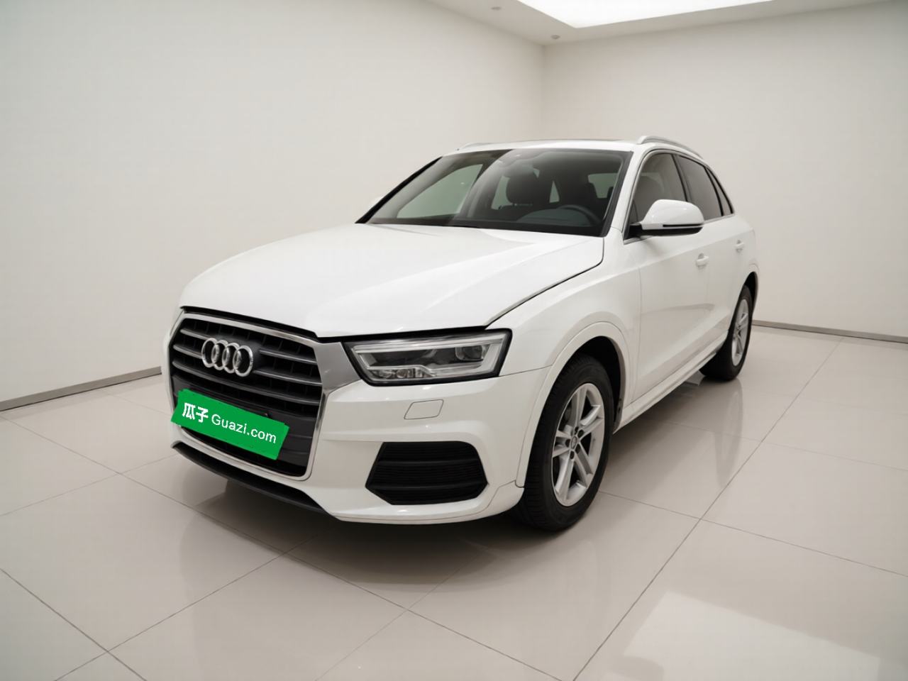 Audi Q3 - фото 0