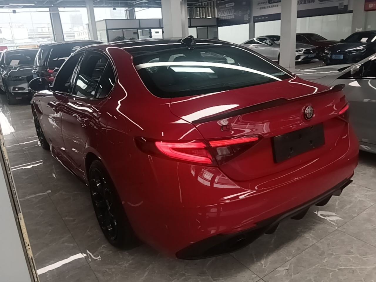 Alfa Romeo Giulia - фото 3