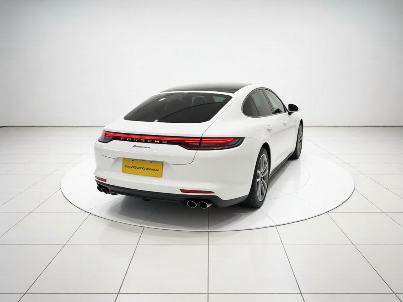 Porsche Panamera - фото 2