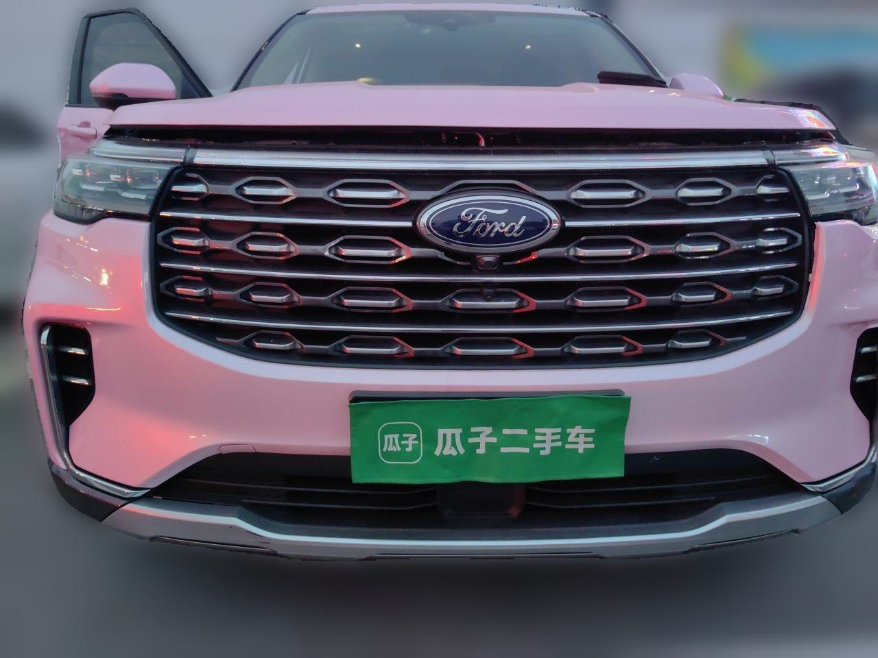 Ford Explorer - фото 1