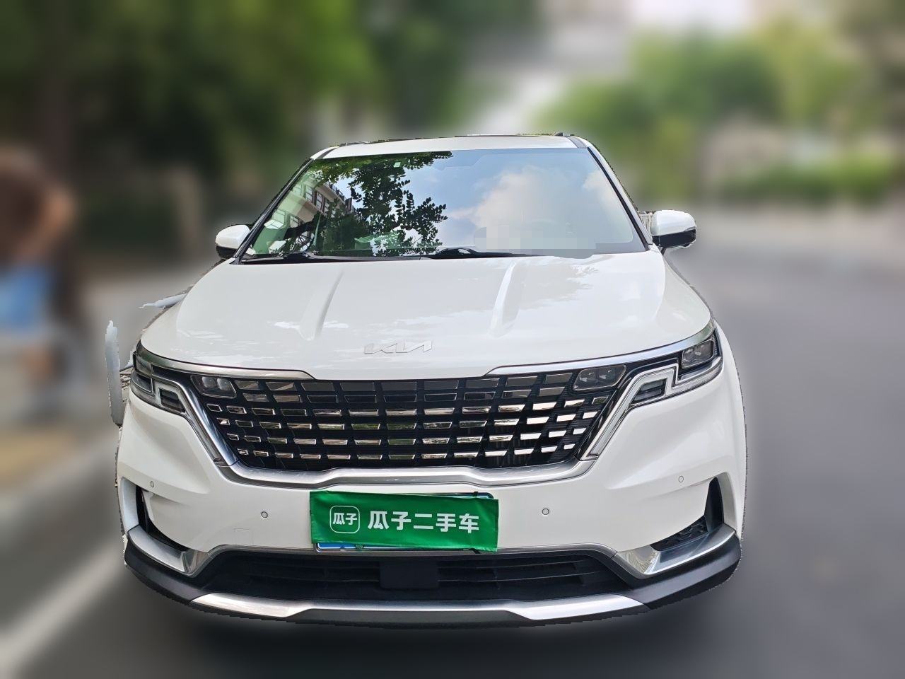 Kia Carnival - фото 1