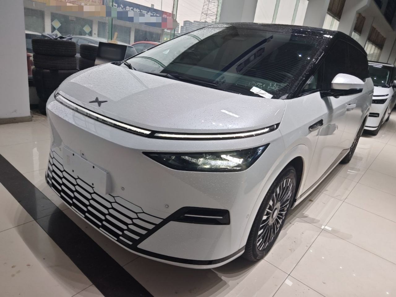 XPeng X9 - фото 0