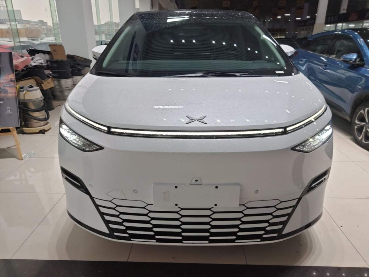 XPeng X9 - фото 1