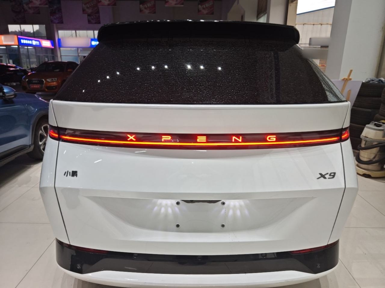 XPeng X9 - фото 2