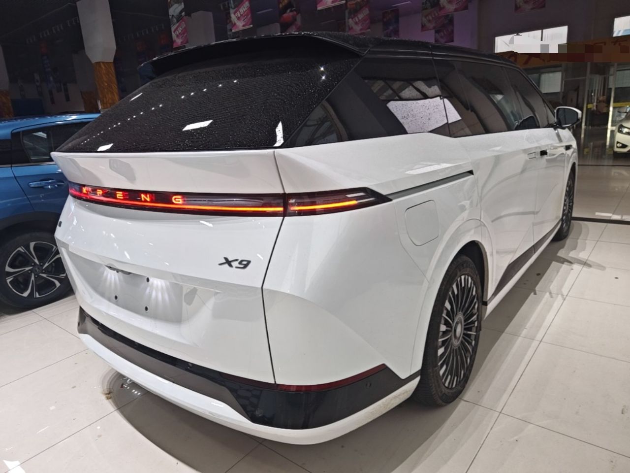 XPeng X9 - фото 3