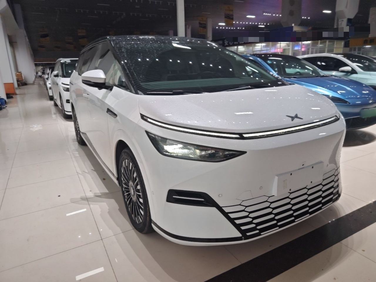 XPeng X9 - фото 4