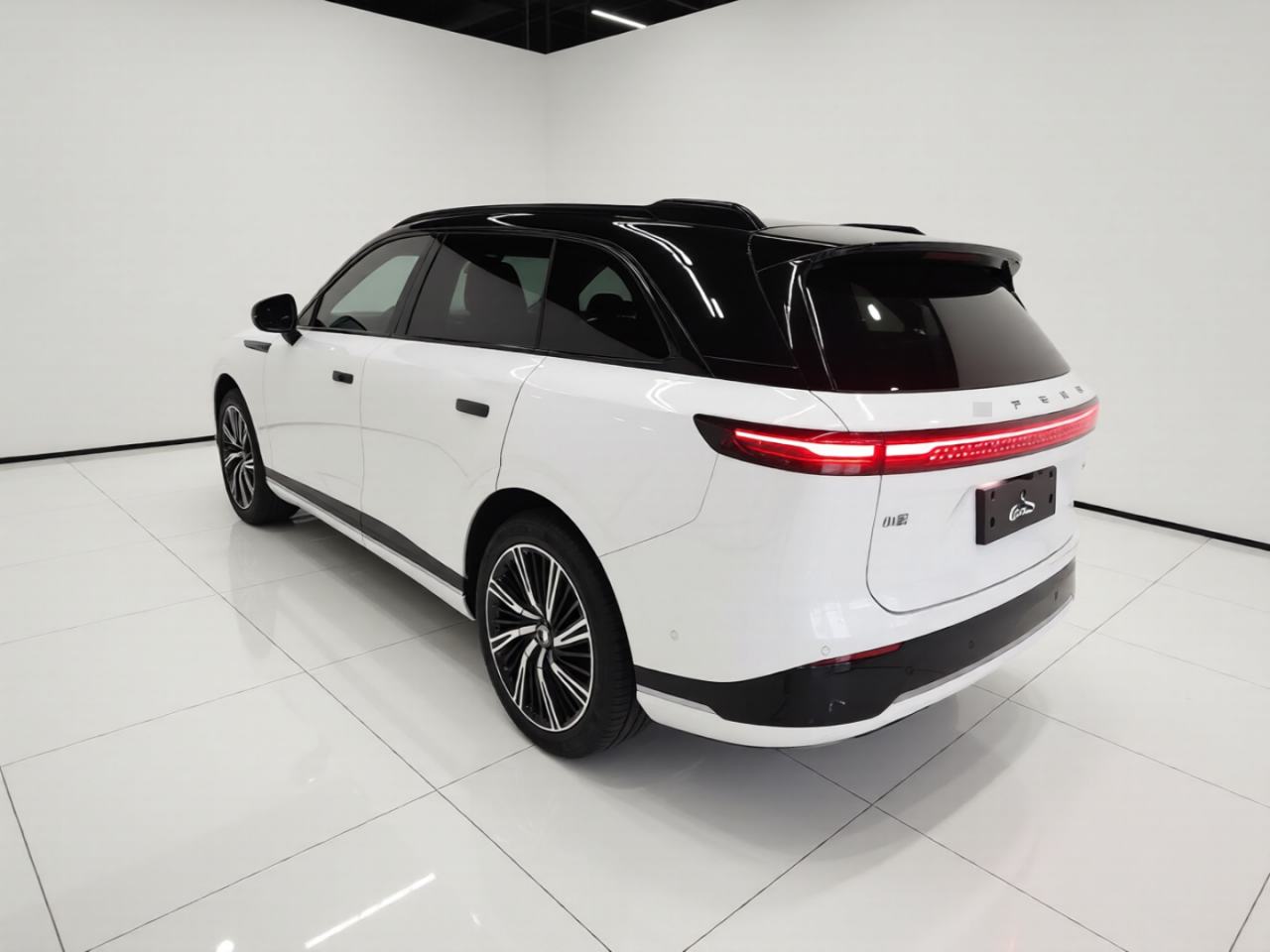 XPeng G9 - фото 3